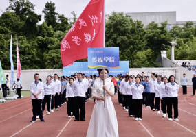 青春展风采 运动向未来  ——传媒学院方队精彩亮相贵州民族大学第七届体育节暨第31届田径运动会