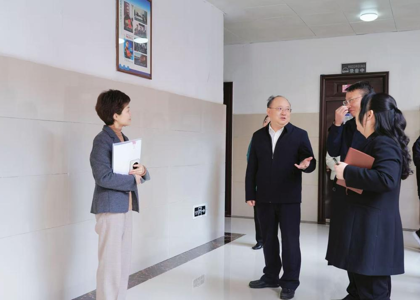 贵州民族大学校长吴一文一行深入传媒学院调研座谈